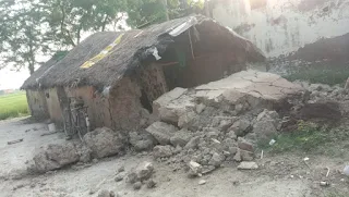 कच्चे मकान के गिरने से उजड़ा गरीब का आशियाना | #NayaSaberaNetwork