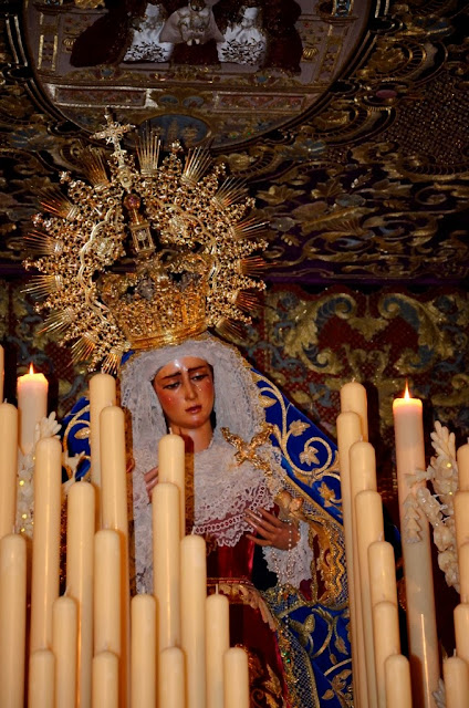 María Stma de las Angustias Coronada - Sevilla