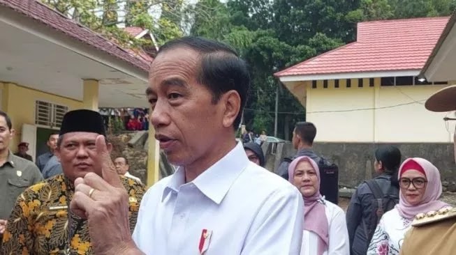 Tinjau Perbaikan Jalan Surakarta-Purwodadi, Jokowi: Dari Saya Kecil Engga Pernah Beres