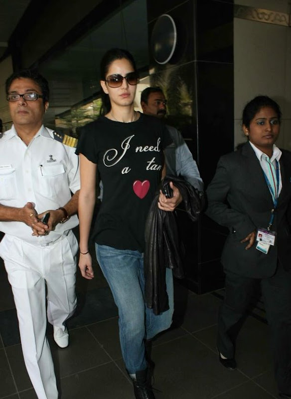 Katrina Kaif Snapped at International Airport wallpapers