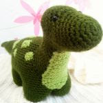 http://inspirakcija.eu/2016/02/20/dexter-the-dinosaur-free-amigurumi-pattern/