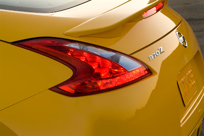 2011 Nissan 370Z Coupe Taillight