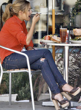 lauren conrad jeans and heels. Lauren Conrad enjoying lunch