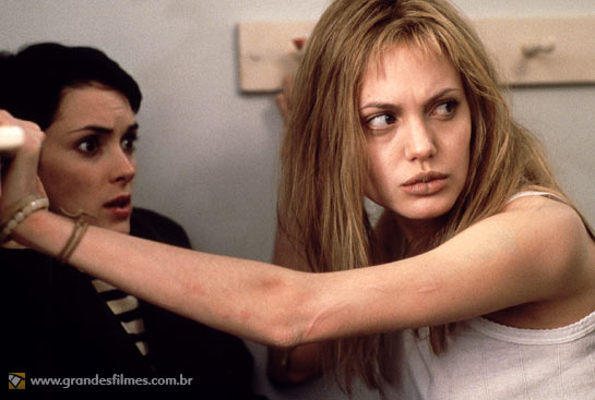 Angelina Jolie e Winona Ryder em Garota, Interrompida