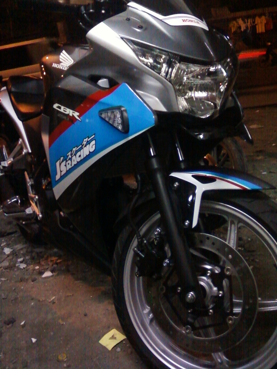 GAMBAR FOTO Cutting sticker cbr 250  Oto Trendz