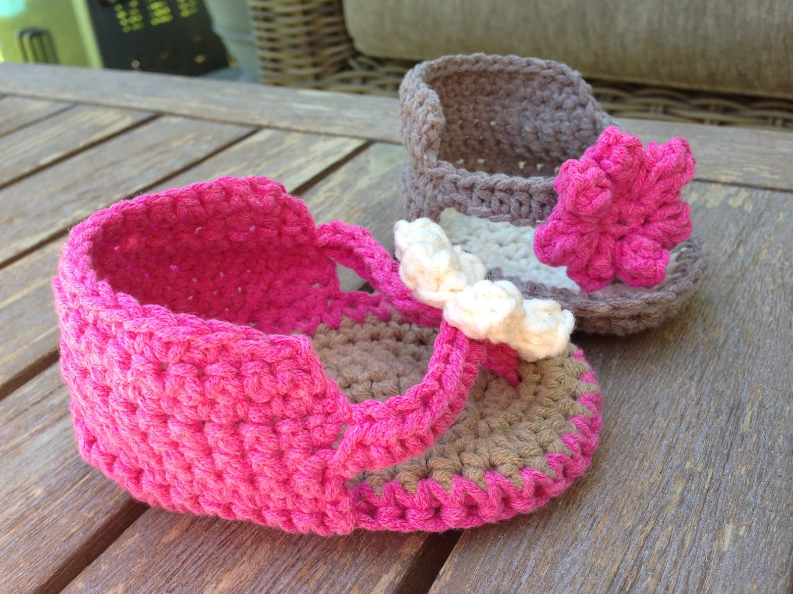 Annoo's Crochet World: Little Lady Booties Free Pattern