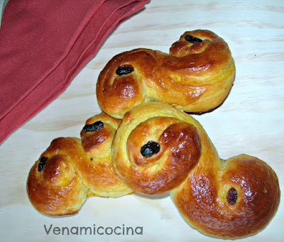 Bollos de Santa Lucía o Lussebullar