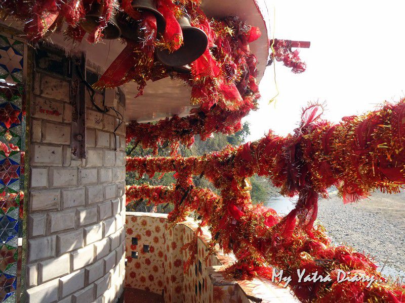 Red chunris Garjiya Devi Shakti Temple Uttarakhand