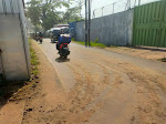 Warga Resah Truk Pembawa Tanah Cemari Jalan, Diduga Langgar Aturan