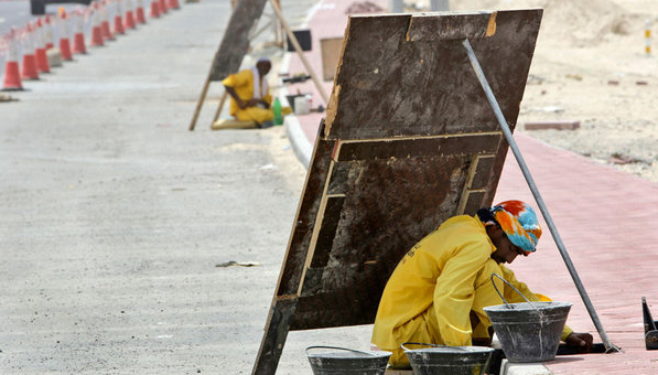 Workers work 14 hours a day in the wild heat