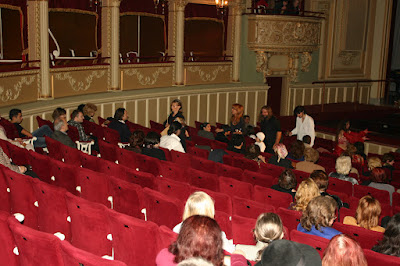 Loredana Raciti Marialuisa Sales DANZA ORIENTALE CONTEMPORANEA OPERA NAZIONALE DI BUCAREST, 2005 "Corpi Vibranti Danzano In Volo" Danza: Marialuisa Sales  Opere: Loredana Raciti