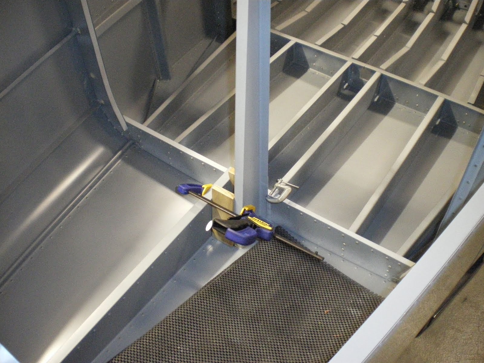 Rear baggage bulkhead/bellcrank