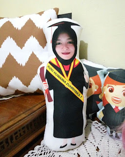 bantal-boneka-kado-wisuda