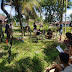 Di Kampung Pancasila, Babinsa Koramil 09/Batang Anai Kembali Goro Bersihkan Rumput Kanan-kiri Jalan