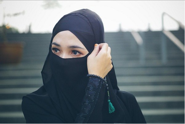 Wahai Wanita Muslimah Ketahuilah 5 Adab Wajib Bagi Kamu 