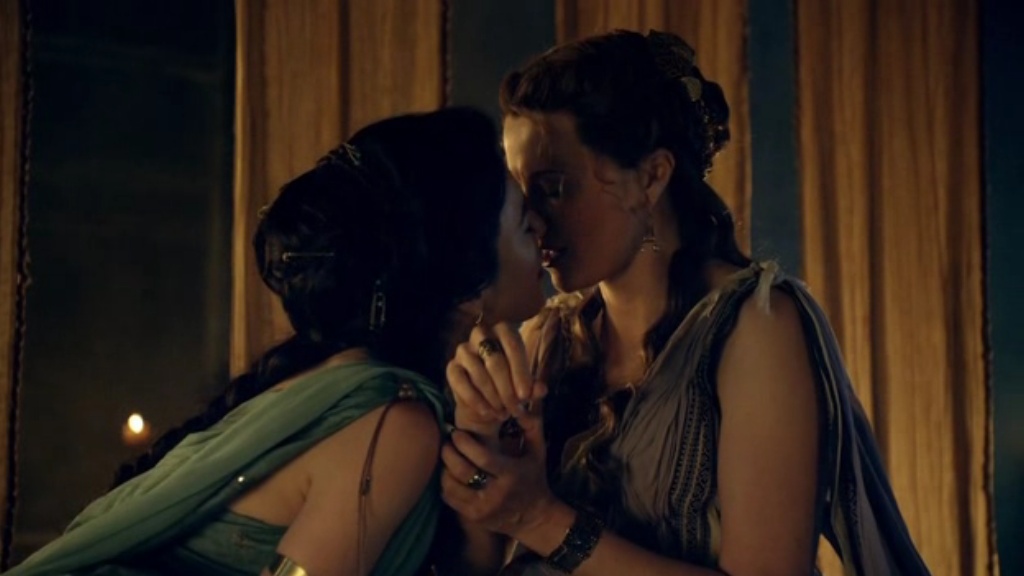 Lucy Lawless and Jaime Murray Lesbian Kiss