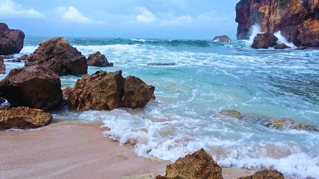 foto pantai kayu arum gunungkidul jogja