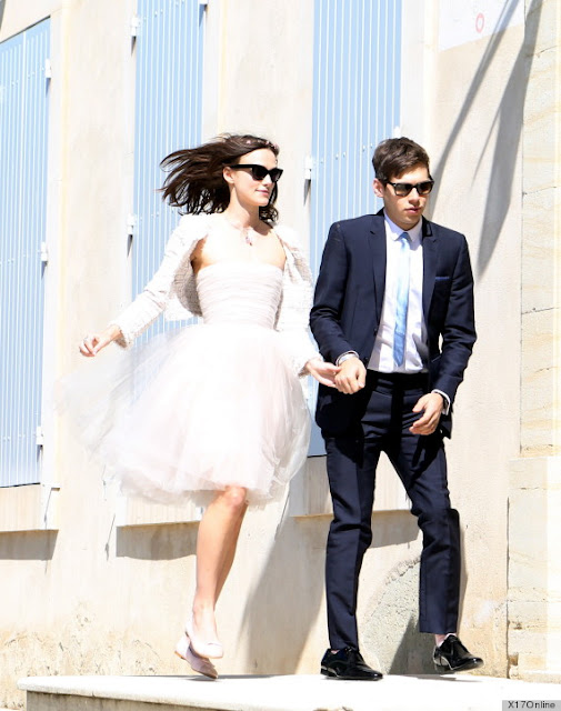 Love the casualness of Kiera Knightley’s wedding dress 