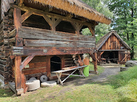 Polska z dzieckiem - podróże z dzieckiem - atrakcje dla dzieci na Opolszczyźnie - skansen w Bierkowicach - Muzeum Wsi Opolskiej - blog o podróżach z dzieckiem - muzeum dla dzieci