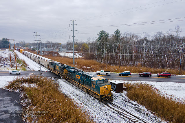 CSXT 3150 and CSXT 944 lead manifest train M620-15 north at Morgan Road in Clay, NY.