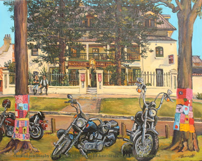 plein air oil painting of colonial heritage architecture, the Macquarie Arms in Thompson's Square, Windsor, with bikes painted by artist Jane Bennett