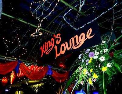 King's Lounge: Regal Revelry.