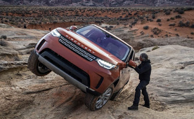 2017 Land Rover Discovery pictures - Otomotif Review