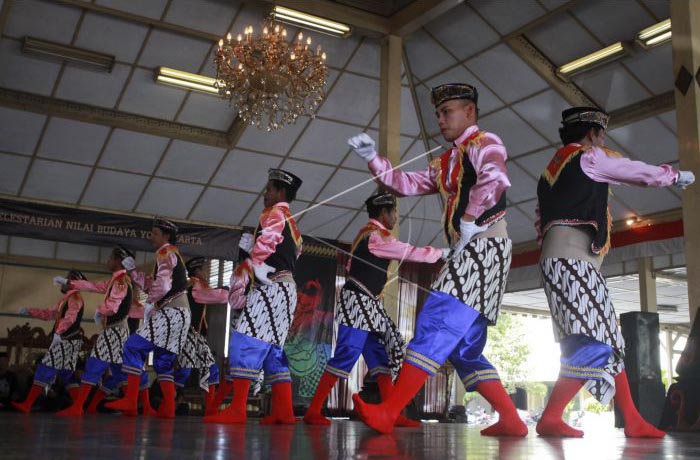 Kesenian Trengganon atau Kuntulan  Kamera Budaya