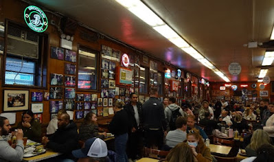 Ruta a pie por Lower East Side (LES), Katz's Delicatessen.