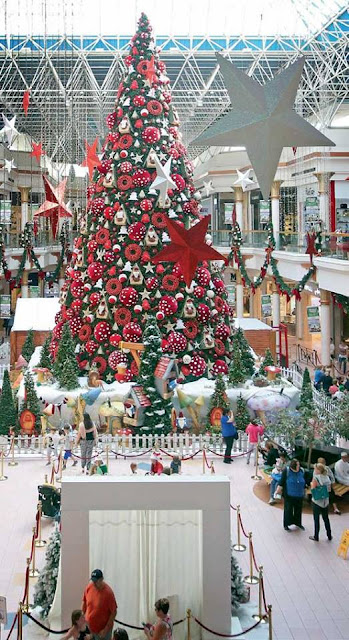 Xmas Celebrations have already begun. Fantastic decoration Dubai. Have your decorations started?