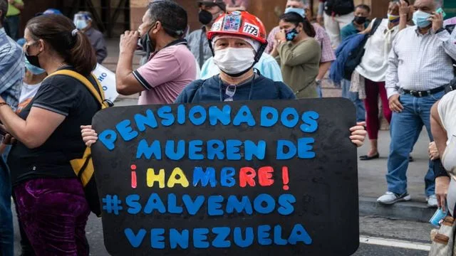 Jubilados y pensionados venezolanos al borde de la miseria y la desesperación