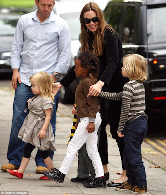 Cool Angelina Jolie with her cuties on playdate