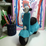 http://www.patronesmil.es/diy-una-moto-vespa-amigurumi.html