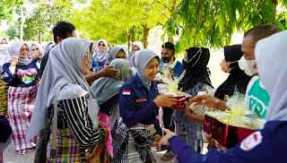 Sekolah Budaya Luwu Bagikan 100 Bingkisan Lebaran