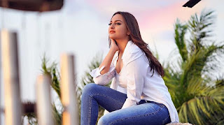 100+ Best Sonakshi Sinha Wallpapers, Images, Pictures, Pics 2020