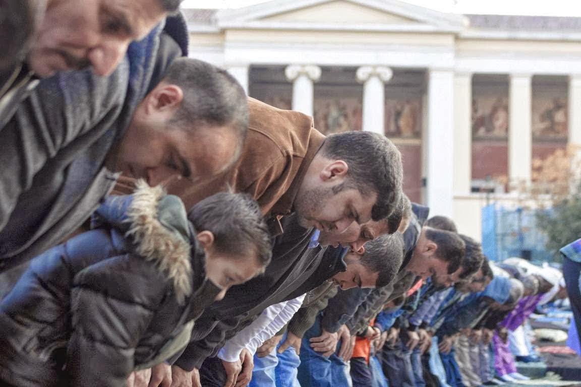 Τρομοκράτες μουσουλμάνοι πίσω από το τζαμί στο Βοτανικό