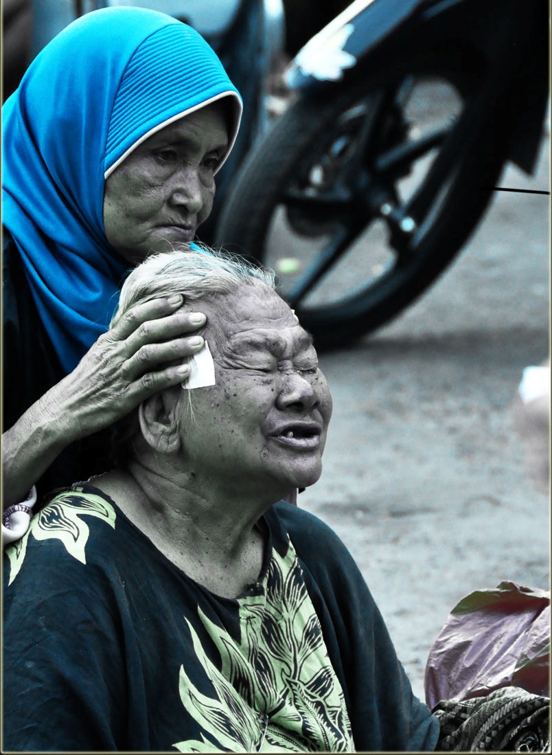 Curhatan Ibu Tua (Selamat Hari Ibu) - Planet Kentir 