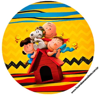 Snoopy and Charlie Brown Free Printable Cupcake Wrappers and Toppers.  