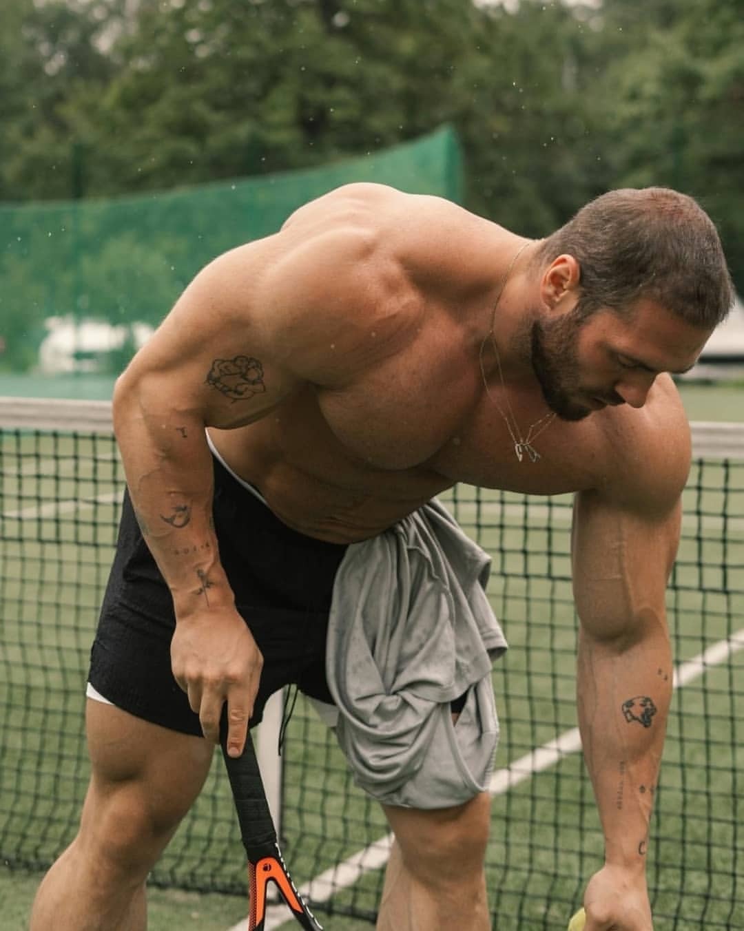 spotted-shirtless-hot-muscle-man-strong-body-handsome-tennis-player-straight-masculine-daddy