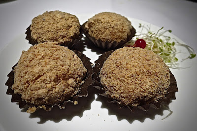 Li Bai, black sesame dumpling coated in peanut powder