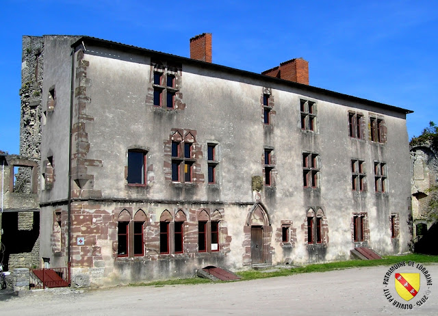 MOYEN (54) - Château épiscopal (XVe siècle)