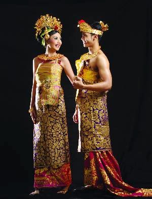 Seperti yang kita ketahui trend fashion model pakaian setiap tahunnya selalu berubah 27+ Pakaian Adat Bali Laki Laki, Konsep Terkinі!