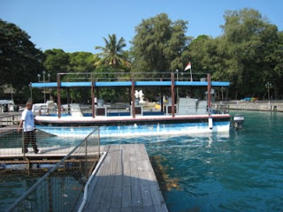Glass Bottom Boat di Pulau Putri Island Resort Seribu Jakarta 