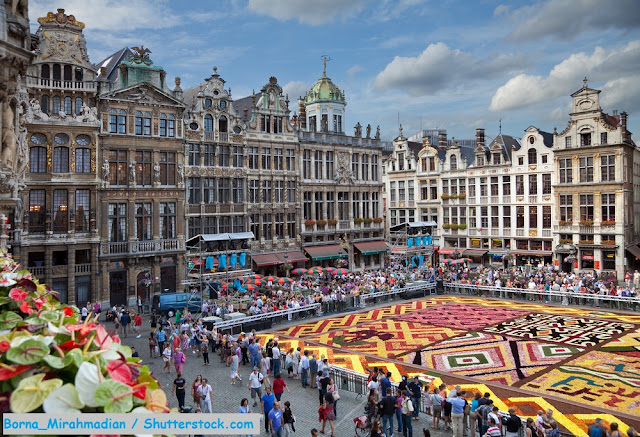  tapete com flores na grande Praça de Bruxelas   