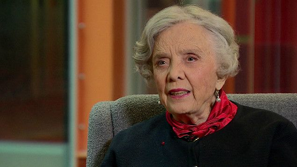 Por gasolinazos, Obrador sera presidente de México: Elena Poniatowska.