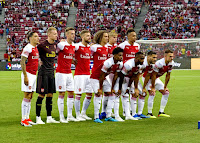 ARSENAL F. C. - Temporada 2018-19 - Bellerín, Leno, Rob Holding, Mustafi, Guendouzi, Smith Rowe y Aubameyang; Reiss Nelson, Lacazette, Kolasinac y Aaron Ramsey. ATLÉTICO DE MADRID 1 (Vietto) ARSENAL F. C. 1 (Smith Rowe); en los penaltis: ATLÉTICO DE MADRID 3 ARSENAL 1. 25/07/2018. Partido amistoso correspondiente a la International Champions Cup. Singapur, República de Singapur, estadio Nacional.