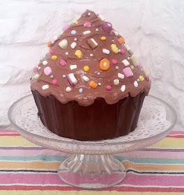 Sweet sixteen cake – a giant chocolate and vanilla cupcake