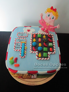 Bolo de aniversário decorado Candy Crush pasta açucar