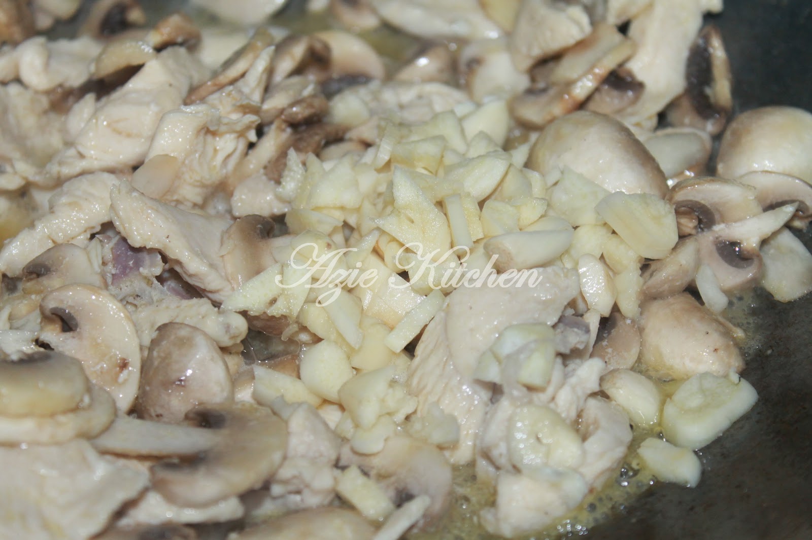 Pasta in Creamy Mushroom Sauce - Azie Kitchen