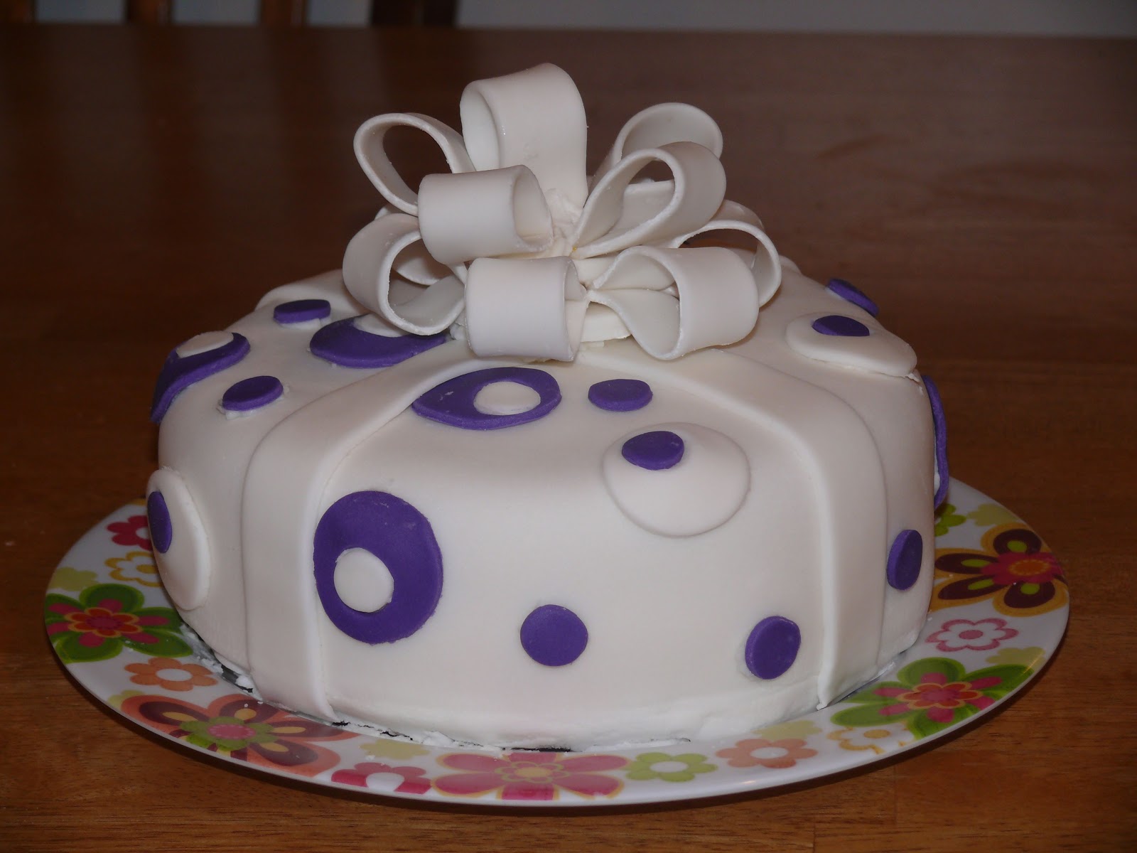 Busy Mama: GET OUT: WILTON CAKE DECORATING COURSE 3